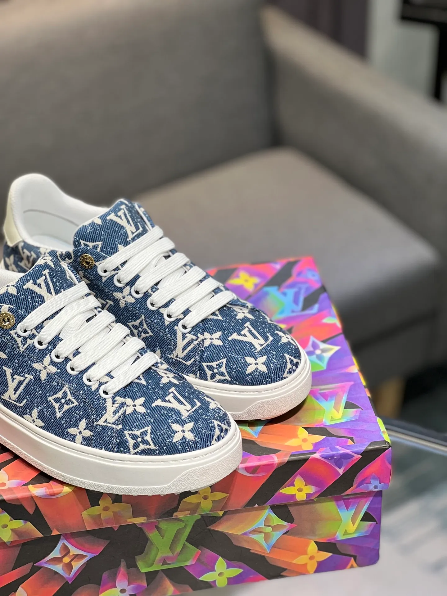 Men's shoes 💰520 LV Louis Vuitton. The latest fashionable casual shoes are popular in physical stores. The new spring and summer comfortable imported custom patent leather plus cowhide, cowhide mesh, and unique jacquard fabric element design. With sheepskin lining, Lv original base, [sun][sun] high-end packaging and high quality💪Details determine quality, welcome to compare🇮🇹Code number 38-44, 45 can be customized